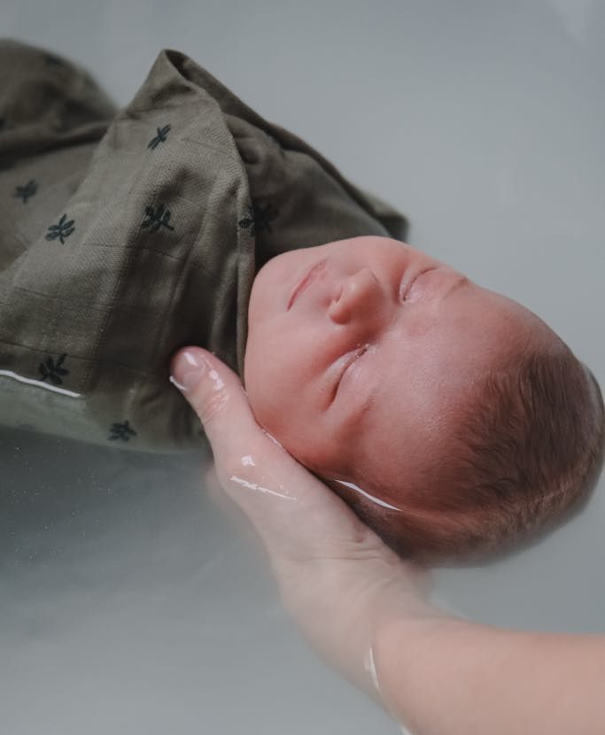 Bébé dans son bain des merveilles